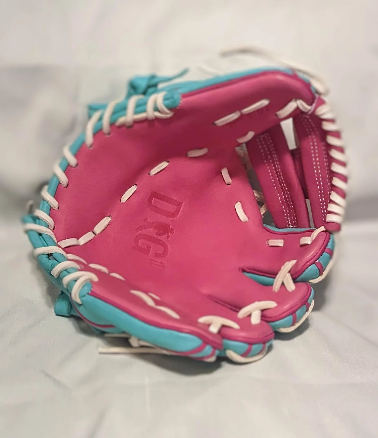 Dig-It Infield Dig-It 10.5" Bubble Gum Youth Infield Glove 4 Dig-It Infield Dig-It 10.5" Bubble Gum Youth Infield Glove - Image 4